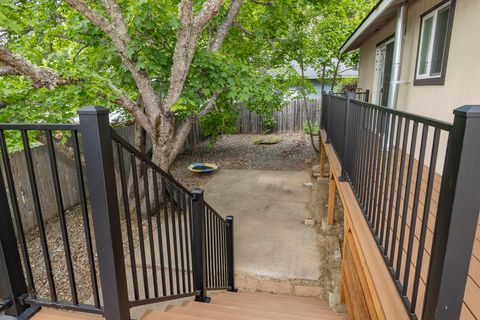 Tiny photo for 1888 NE Beacon Drive, Grants Pass, OR 97526 (MLS # 220219976)
