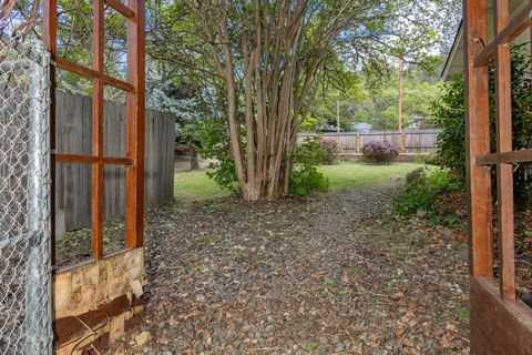 Tiny photo for 1888 NE Beacon Drive, Grants Pass, OR 97526 (MLS # 220219976)