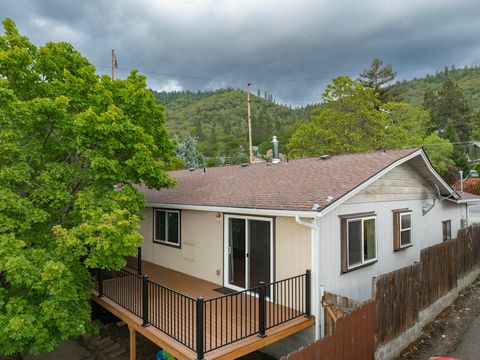 Tiny photo for 1888 NE Beacon Drive, Grants Pass, OR 97526 (MLS # 220219976)