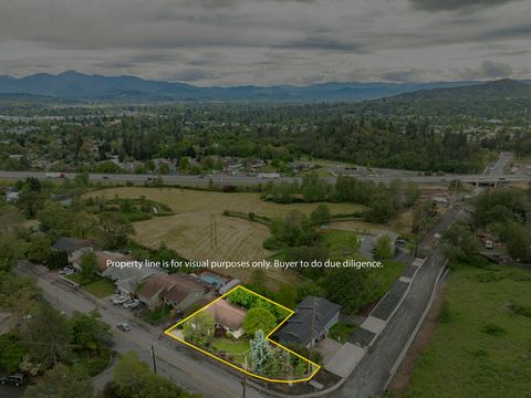 Tiny photo for 1888 NE Beacon Drive, Grants Pass, OR 97526 (MLS # 220219976)