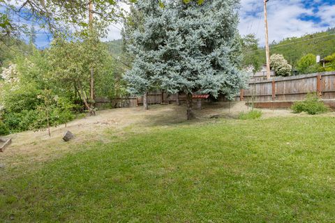 Tiny photo for 1888 NE Beacon Drive, Grants Pass, OR 97526 (MLS # 220219976)