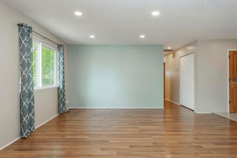 Tiny photo for 1888 NE Beacon Drive, Grants Pass, OR 97526 (MLS # 220219976)