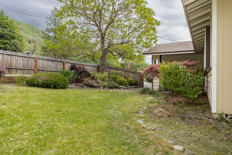 Tiny photo for 1888 NE Beacon Drive, Grants Pass, OR 97526 (MLS # 220219976)