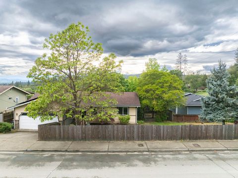 Tiny photo for 1888 NE Beacon Drive, Grants Pass, OR 97526 (MLS # 220219976)