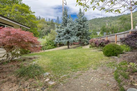 Tiny photo for 1888 NE Beacon Drive, Grants Pass, OR 97526 (MLS # 220219976)