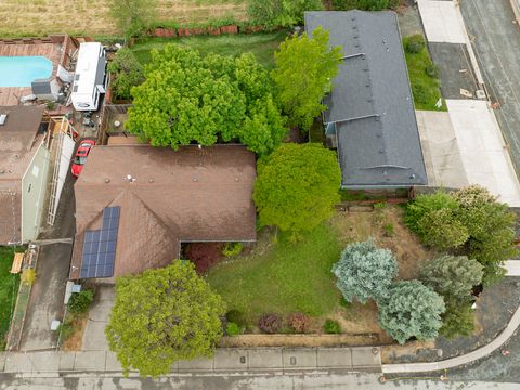 Tiny photo for 1888 NE Beacon Drive, Grants Pass, OR 97526 (MLS # 220219976)