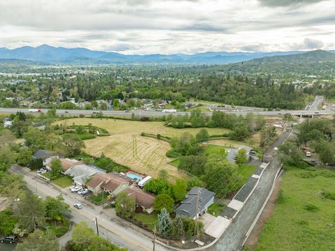 Tiny photo for 1888 NE Beacon Drive, Grants Pass, OR 97526 (MLS # 220219976)