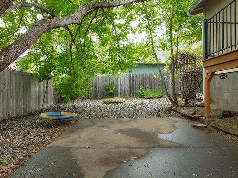 Tiny photo for 1888 NE Beacon Drive, Grants Pass, OR 97526 (MLS # 220219976)