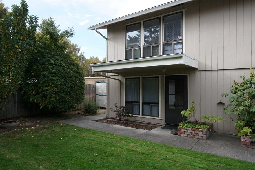 Great investment opportunity or first-time home buyer! Super clean Condo centrally located in between Medford & Ashland. End unit with private fenced backyard with cement patio. New cabinets, counters, and sinks in bathrooms. Plus, all new carpet throughout! Good size master with ample amount of closet/ storage space. Second bedroom is good-sized. New sink in kitchen with tile floors and counters. Includes all appliances, and stackable washer/ dryer.