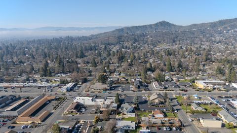 Tiny photo for 1316 NE Foster Way, Grants Pass, OR 97526 (MLS # 220215056)