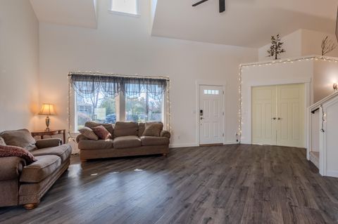 Tiny photo for 1316 NE Foster Way, Grants Pass, OR 97526 (MLS # 220215056)