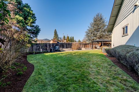 Tiny photo for 1316 NE Foster Way, Grants Pass, OR 97526 (MLS # 220215056)