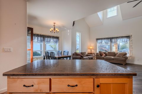 Tiny photo for 1316 NE Foster Way, Grants Pass, OR 97526 (MLS # 220215056)