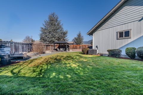 Tiny photo for 1316 NE Foster Way, Grants Pass, OR 97526 (MLS # 220215056)