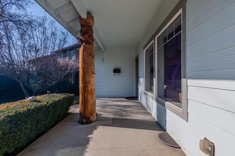 Tiny photo for 1316 NE Foster Way, Grants Pass, OR 97526 (MLS # 220215056)