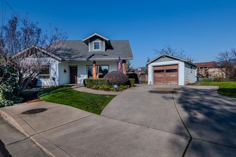 Tiny photo for 1316 NE Foster Way, Grants Pass, OR 97526 (MLS # 220215056)
