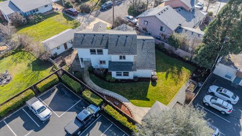 Tiny photo for 1316 NE Foster Way, Grants Pass, OR 97526 (MLS # 220215056)