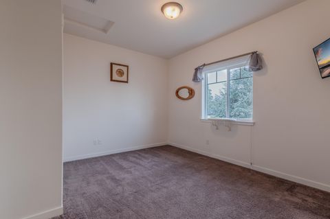 Tiny photo for 1316 NE Foster Way, Grants Pass, OR 97526 (MLS # 220215056)