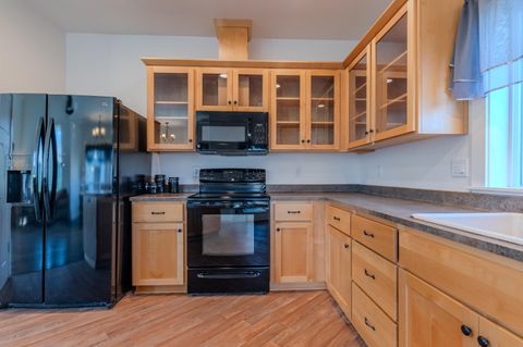 Tiny photo for 1316 NE Foster Way, Grants Pass, OR 97526 (MLS # 220215056)