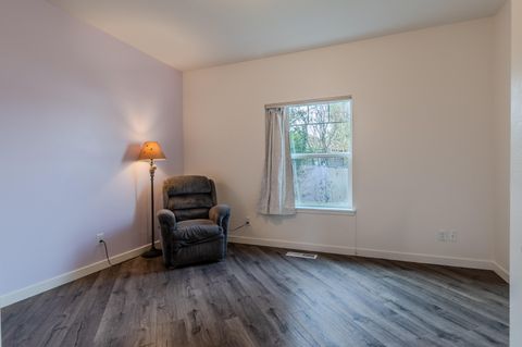 Tiny photo for 1316 NE Foster Way, Grants Pass, OR 97526 (MLS # 220215056)