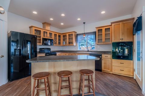 Tiny photo for 1316 NE Foster Way, Grants Pass, OR 97526 (MLS # 220215056)