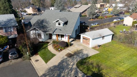 Tiny photo for 1316 NE Foster Way, Grants Pass, OR 97526 (MLS # 220215056)