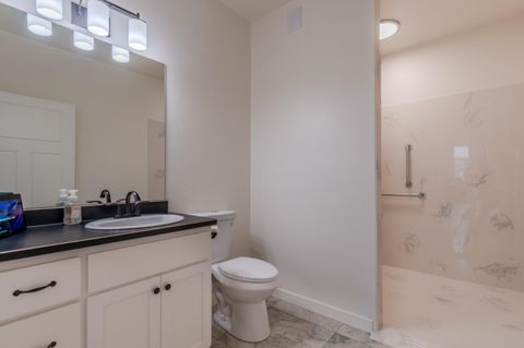 Tiny photo for 1316 NE Foster Way, Grants Pass, OR 97526 (MLS # 220215056)