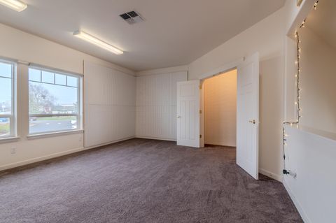 Tiny photo for 1316 NE Foster Way, Grants Pass, OR 97526 (MLS # 220215056)