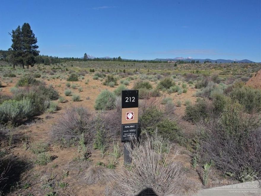 This is a premium site located in the famed Kidd Corner of Tetherow. Overlooking the 4th hole of the links-style course, this large homesite features long-range views and prestigious settings in Tetherow.
