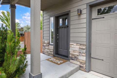 Tiny photo for 21154 Darnel Avenue, Bend, OR 97702 (MLS # 220222901)