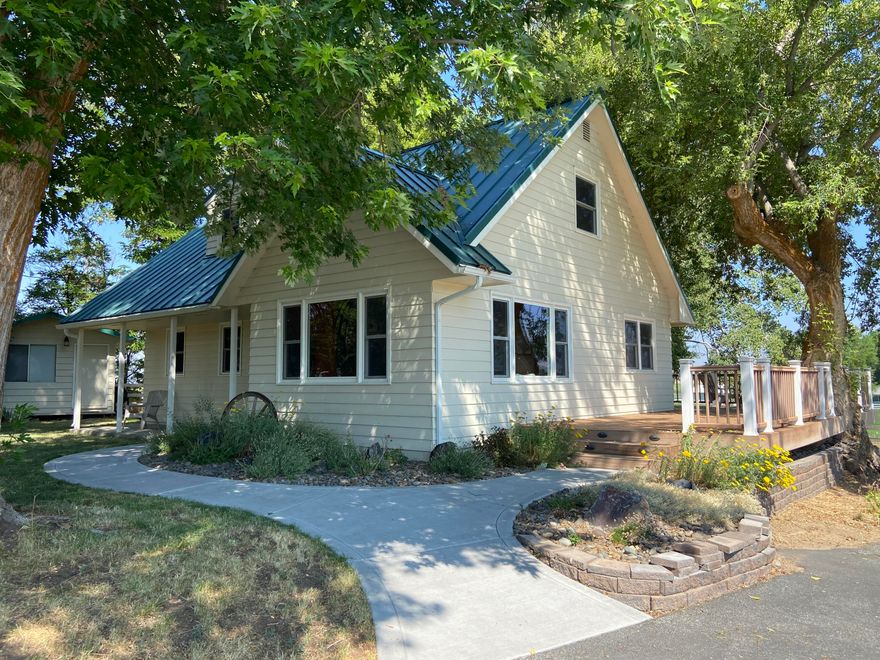 Small Acreage with Country Charm! This adorable 3 bedroom, 2 bath home is on 7.5 irrigated acres with KID ''A''  and KBID water rights as well as a permit for the river. Close to
Henley Schools and only approx 10 minutes to town, This property features a pasture or hay ground, a 130' X 230' outdoor riding/roping arena, a large yard with mature
shade trees, flower gardens, a covered front porch, and 800 ft of composite deck with custom lighting great for all your Summer BBQs or enjoying those evening sunsets!
There is an additional 192sq ft guest room or perfect for a hobby room. The 30X40 clear span barn/shop has 3 stalls (could be 4) with an outdoor covered area that is
rubber matted for your horse's comfort.