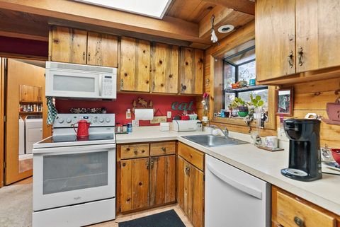 Tiny photo for 14842 Stagecoach, Sisters, OR 97759 (MLS # 220210068)