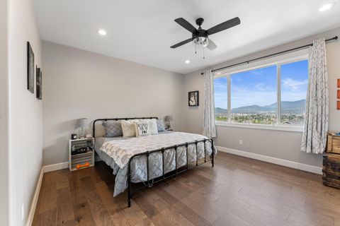 Tiny photo for 2357 Robertson Crst, Grants Pass, OR 97527 (MLS # 220216965)