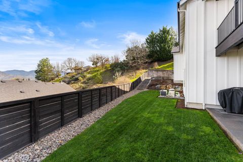 Tiny photo for 2357 Robertson Crst, Grants Pass, OR 97527 (MLS # 220216965)