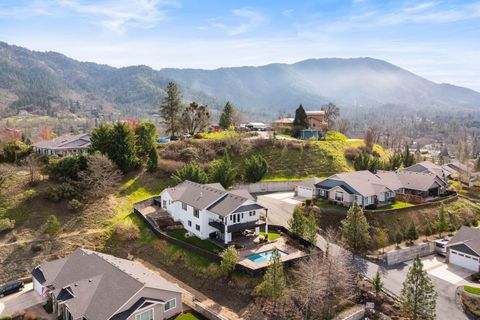 Tiny photo for 2357 Robertson Crst, Grants Pass, OR 97527 (MLS # 220216965)