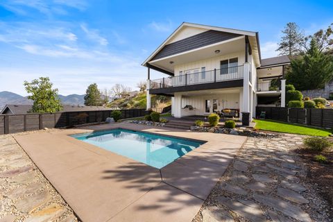 Tiny photo for 2357 Robertson Crst, Grants Pass, OR 97527 (MLS # 220216965)