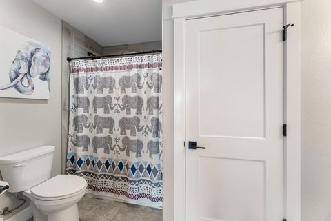 Tiny photo for 2357 Robertson Crst, Grants Pass, OR 97527 (MLS # 220216965)