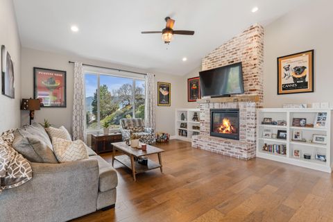 Tiny photo for 2357 Robertson Crst, Grants Pass, OR 97527 (MLS # 220216965)