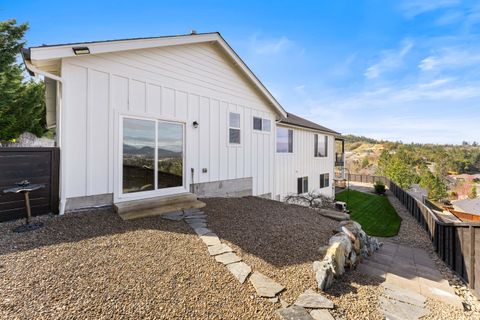 Tiny photo for 2357 Robertson Crst, Grants Pass, OR 97527 (MLS # 220216965)