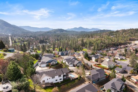 Tiny photo for 2357 Robertson Crst, Grants Pass, OR 97527 (MLS # 220216965)