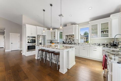 Tiny photo for 2357 Robertson Crst, Grants Pass, OR 97527 (MLS # 220216965)