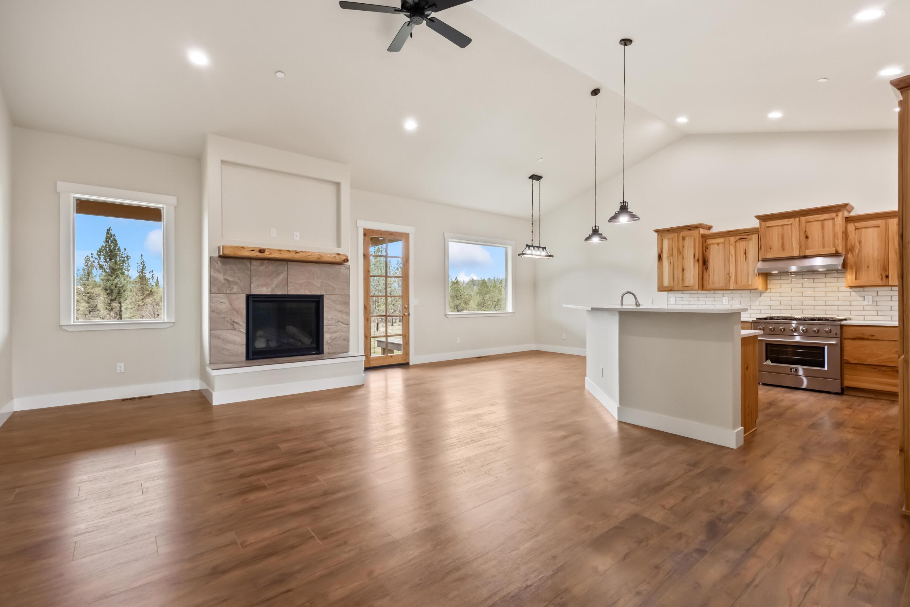 1784 SE Texas Circle