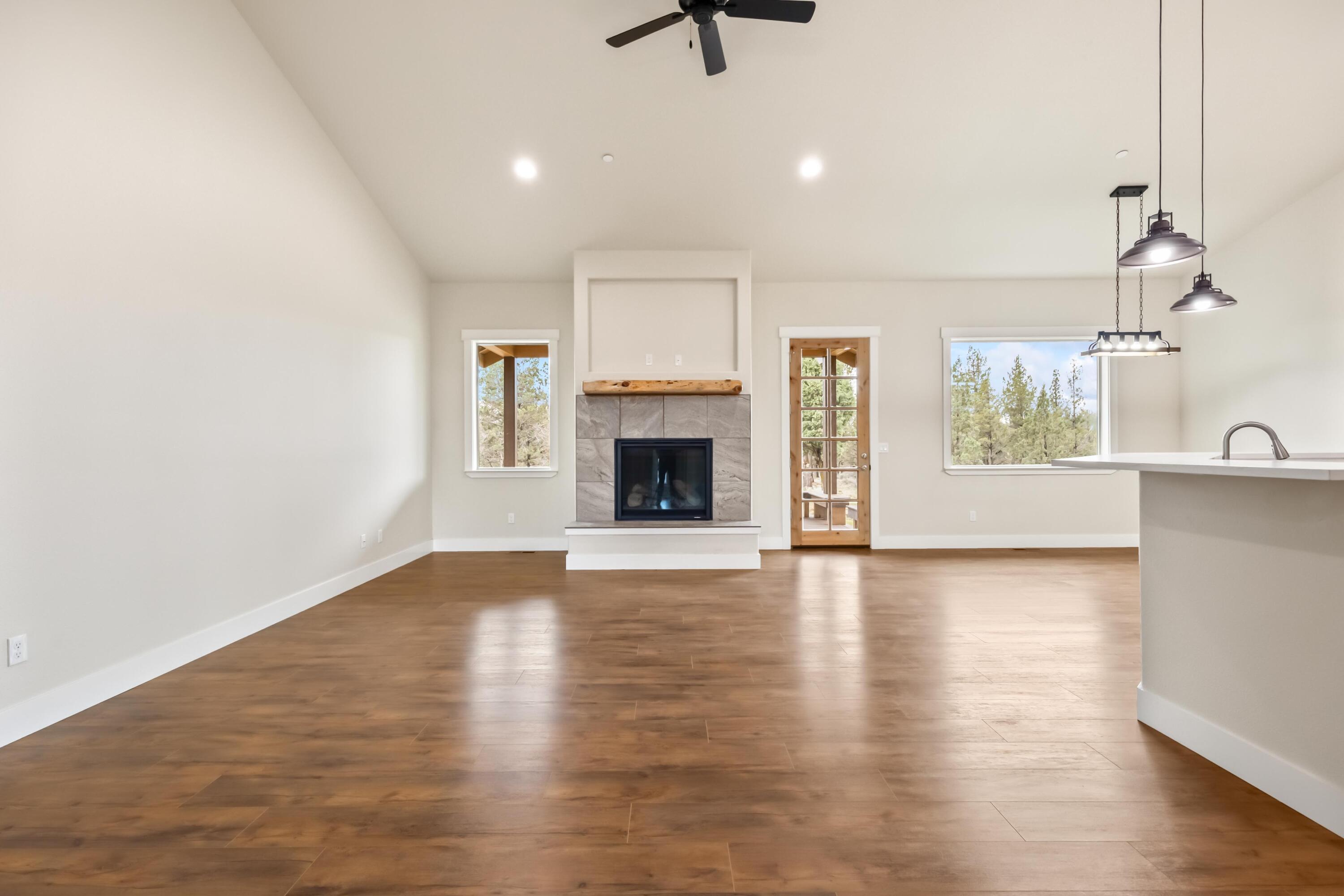 1784 SE Texas Circle