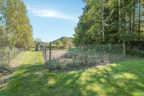 Tiny photo for 1381 Oak Hill Road, Roseburg, OR 97471 (MLS # 220219321)