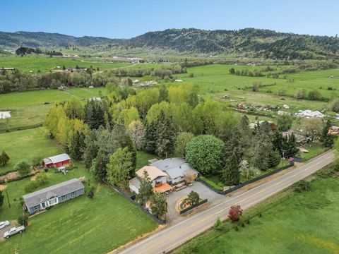 Photo of 1381 Oak Hill Road, Roseburg, OR 97471 (MLS # 220219321)