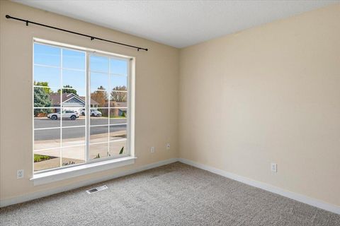 Tiny photo for 2232 SW Newberry Court, Redmond, OR 97756 (MLS # 220219821)