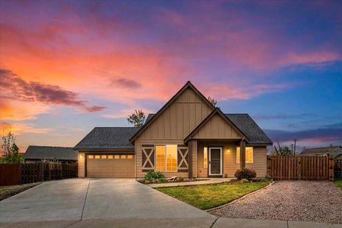 Tiny photo for 2232 SW Newberry Court, Redmond, OR 97756 (MLS # 220219821)