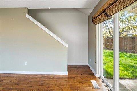 Tiny photo for 2232 SW Newberry Court, Redmond, OR 97756 (MLS # 220219821)