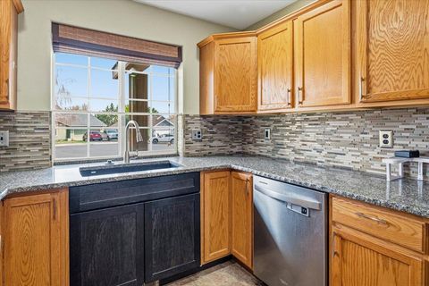 Tiny photo for 2232 SW Newberry Court, Redmond, OR 97756 (MLS # 220219821)