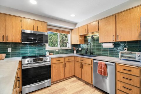 Tiny photo for 12777 SE Cowboy Court, Prineville, OR 97754 (MLS # 220220202)